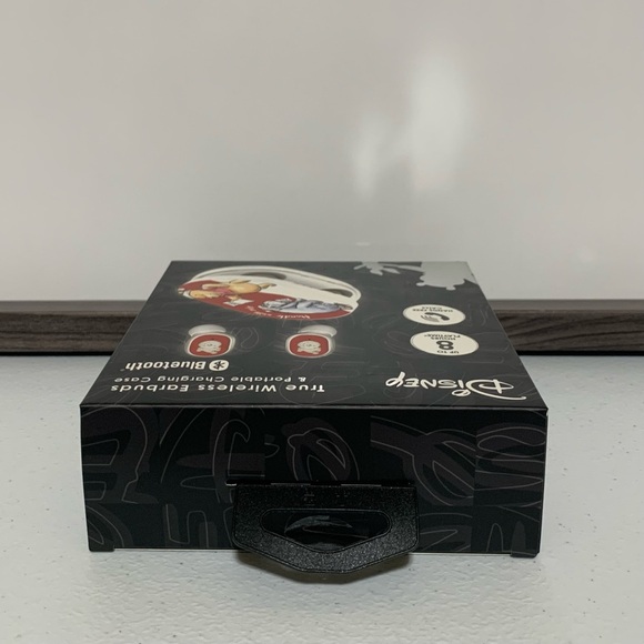 Disney Winnie the Pooh True Wireless Earbuds & Portable Charging Case-New in Box - Picture 5 of 10